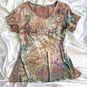 Xcit USA Womens Y2K Graphic Print V-Neck Top Rhinestone Lettuce Edge Earthy Tan